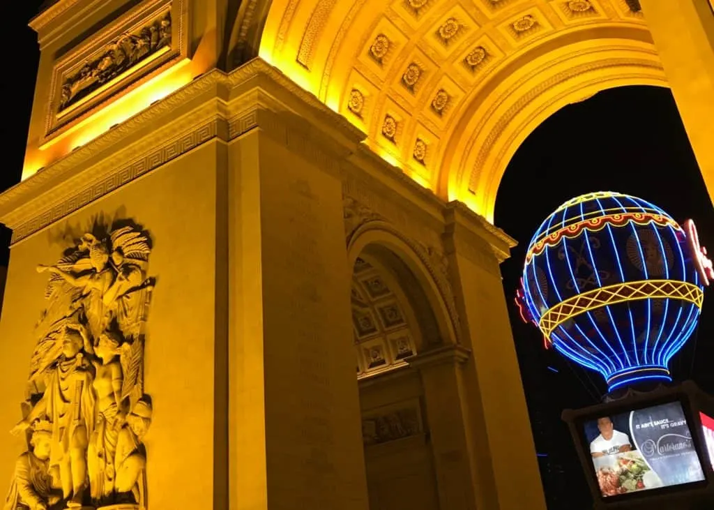 Paris's Baloon illuminated at night