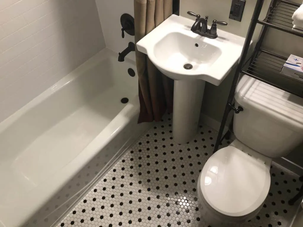 bathroom within the guestroom that includes a bathtub and toilet. 