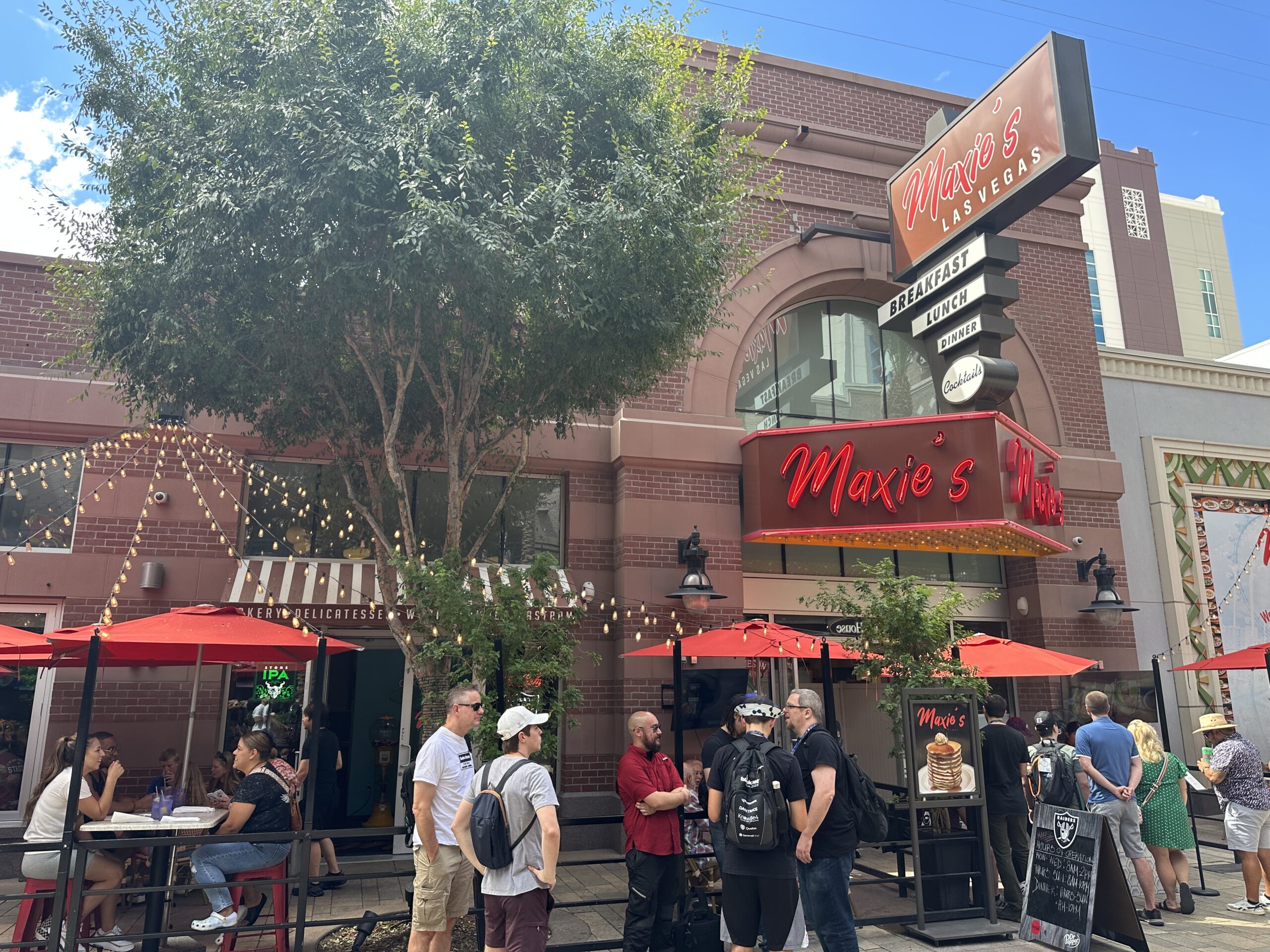 Exterior of Maxie's along the LINQ Promenade.
