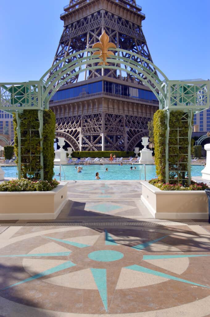 free things to do at paris las vegas