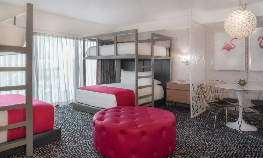 Bunk Bed in a hotel room at Flamingo
