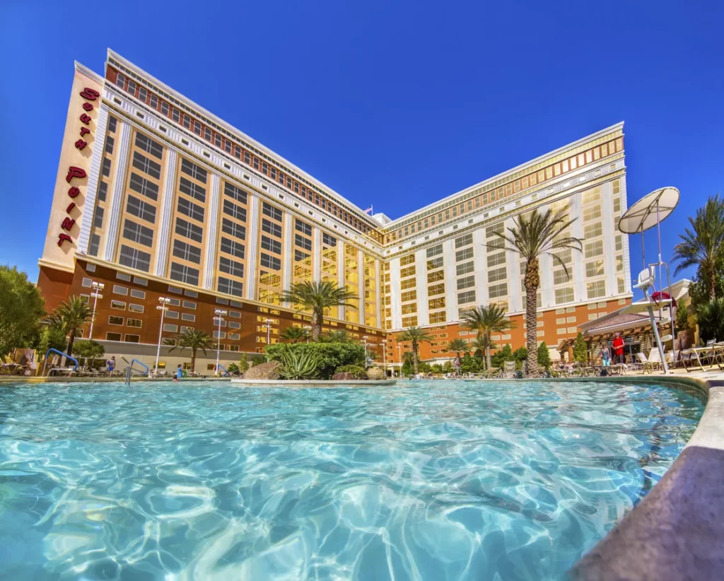 PARIS LAS VEGAS POOL DAY!! 🇫🇷 POOLS IN LAS VEGAS ARE OPEN