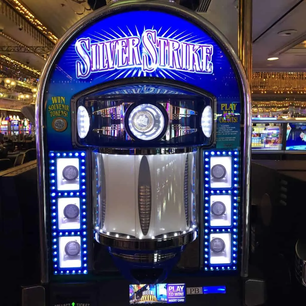 Silver Strike Slot Macine