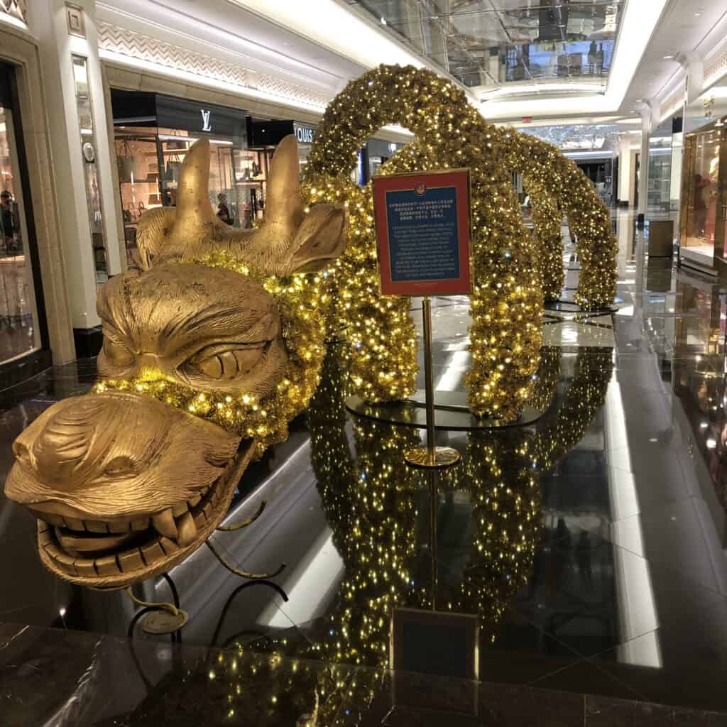 Dragon decor illuminated with gold lighs