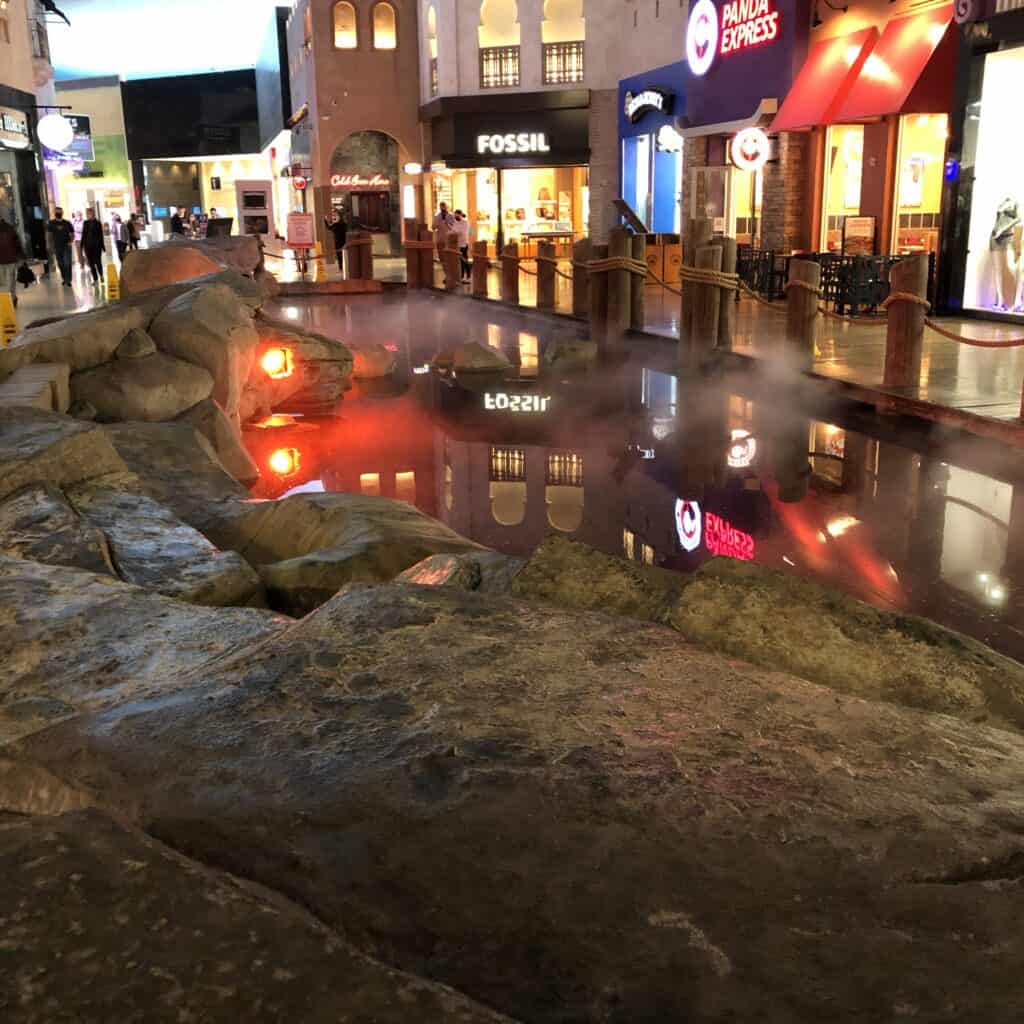 Free Rainstorm Show Pond at Planet Hollywood