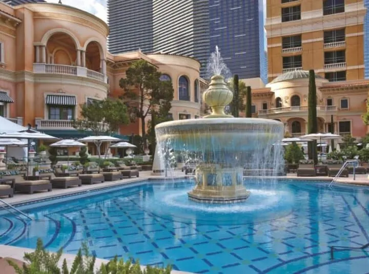 Decorative fountain in the middle of one of Bellagio's pools