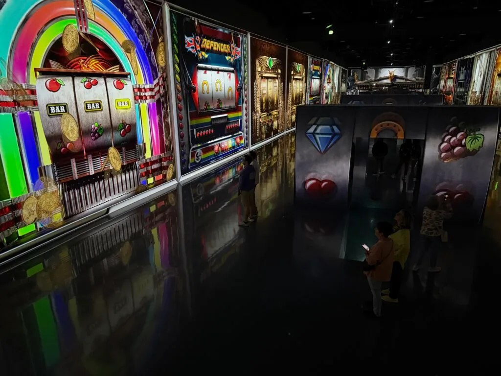 Video programming depicting slot machines on the walls in Garden.