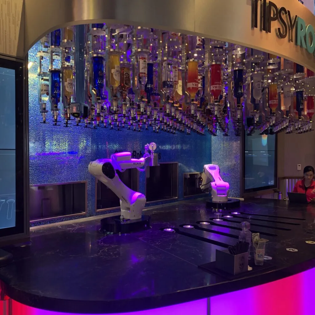 Robots making drinks at Tipsy Robot