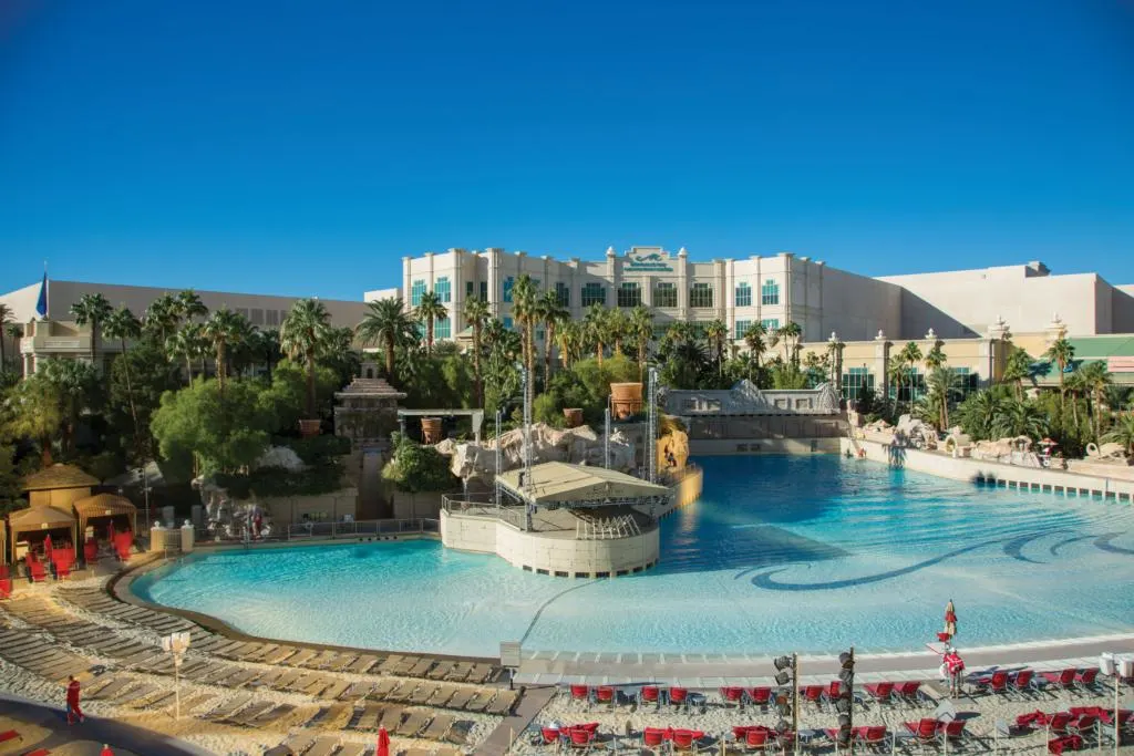 Las Vegas's Most Amazing Hotel Pools  Coolest Hotel Pools in Las Vegas -  MiniTime