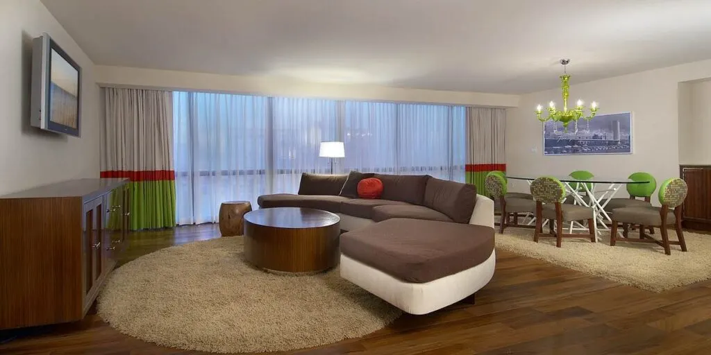 Living area in Flamingo's Metropolitan Suite
