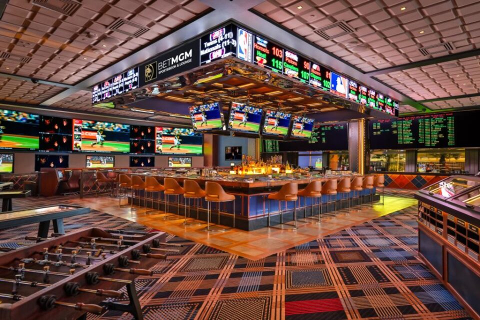 Best Sportsbooks in Vegas Big Screens & Great Atmosphere