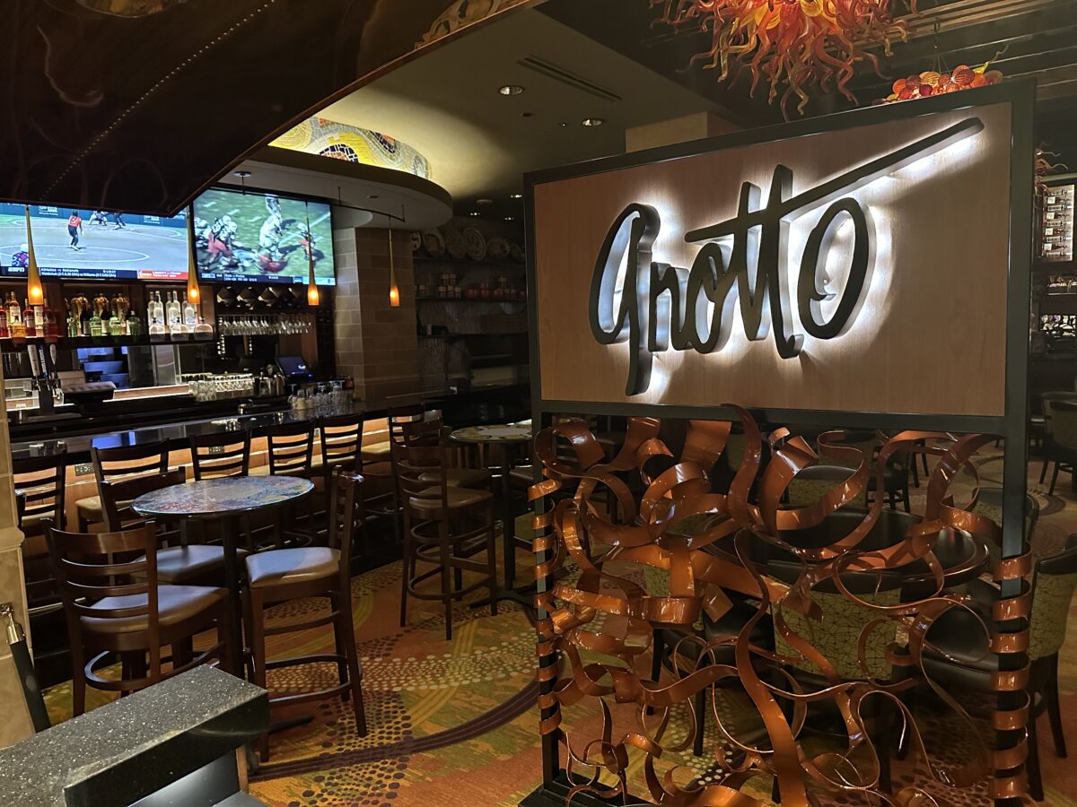 Cheap Drinks & Happy Hours on Fremont Street 2023