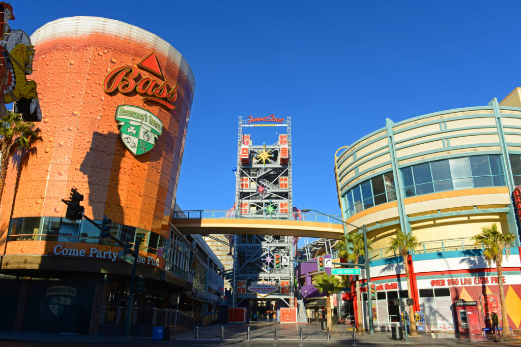 Exterior of Hennessy's Tavern and Neonopolis 