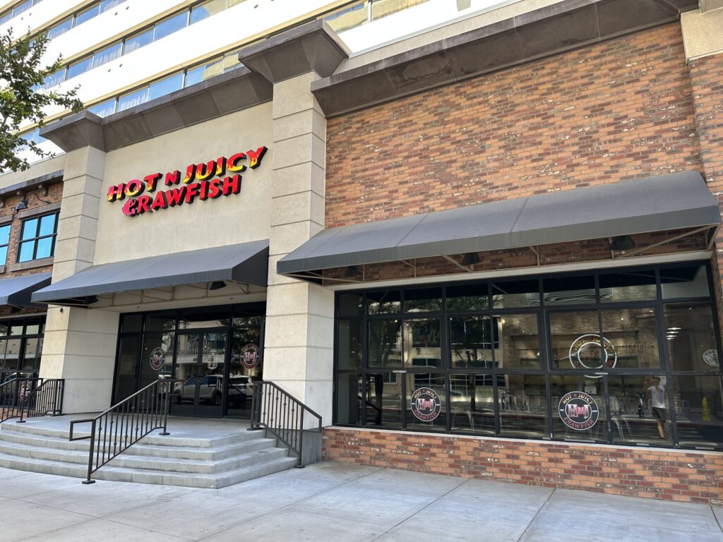 Exterior of Hot n Juicy Crawfish at Downtown Grand.