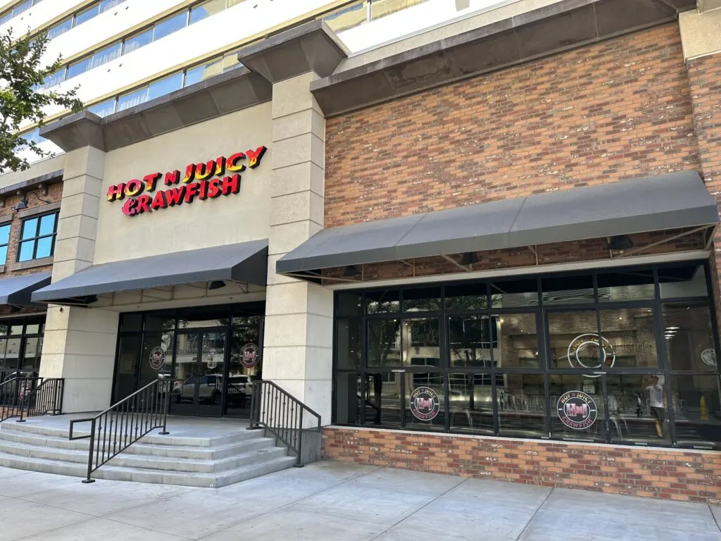 Exterior of Hot n Juicy Crawfish at Downtown Grand.