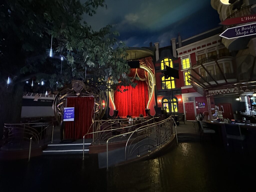 Le Cabaret exterior from Paris' casino floor.