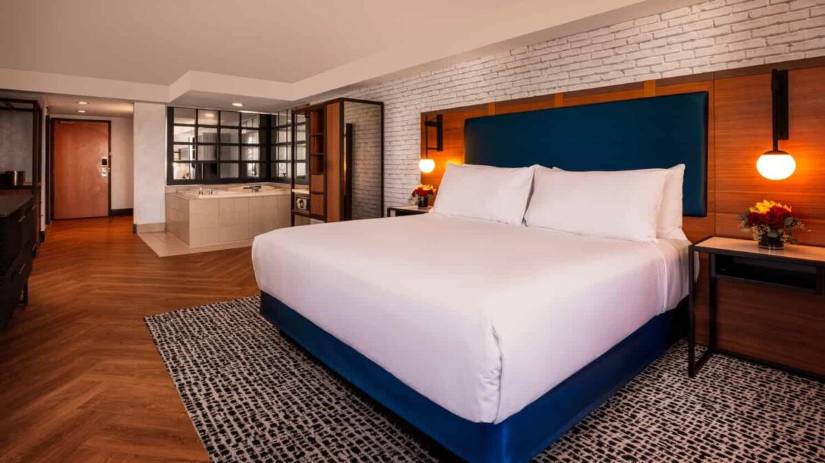 Las Vegas Hotel Rooms With a Jetted, Deep Soaking, or 2 Person Tub
