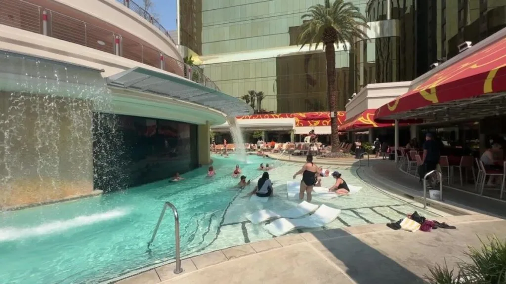 A pool with a fishtank in the middle of it. 