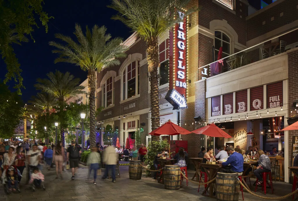 Virgil's BBQ Exterior at night