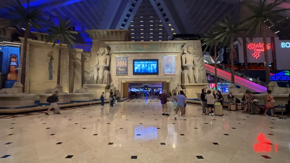 Luxor's entryway, guarded by two giant Egyptian statues.