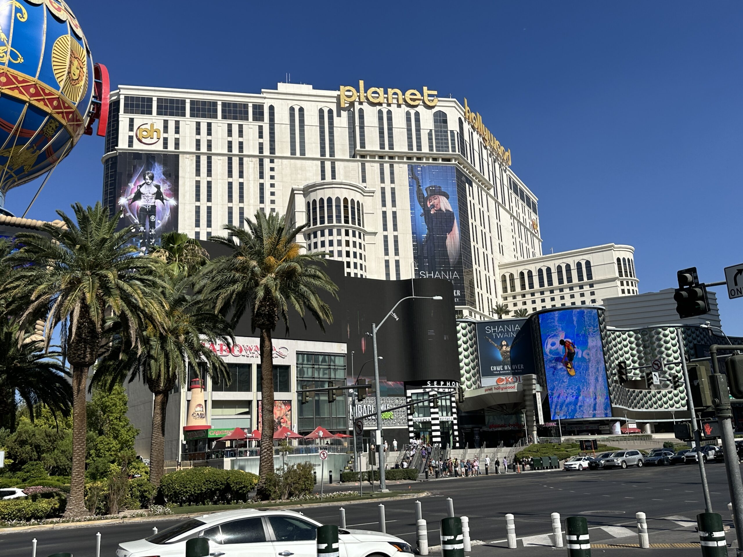 Exterior of Planet Hollywood from across the street.