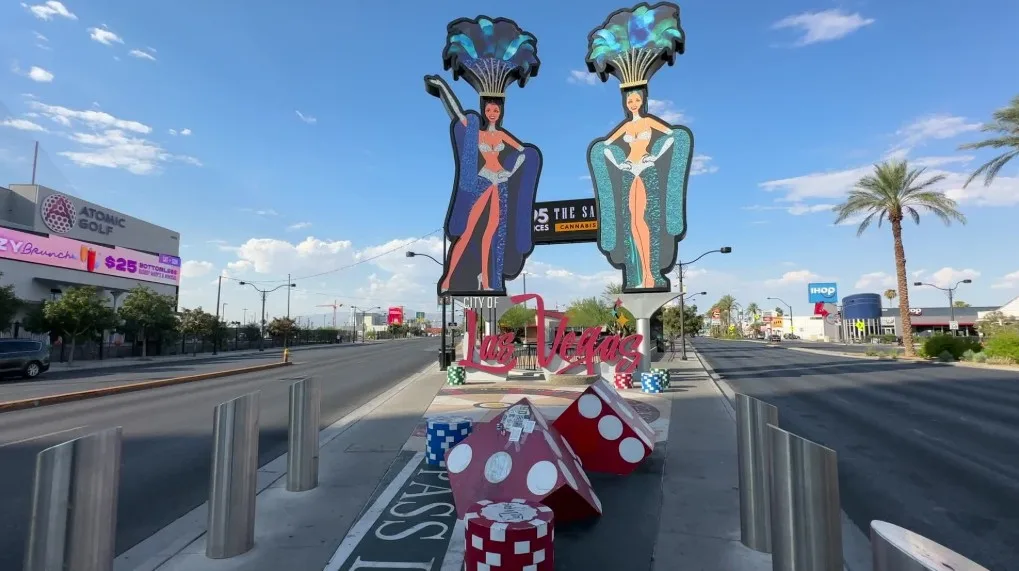 A photo opportuinity with dice in the foreground and two giant showgirls behind.