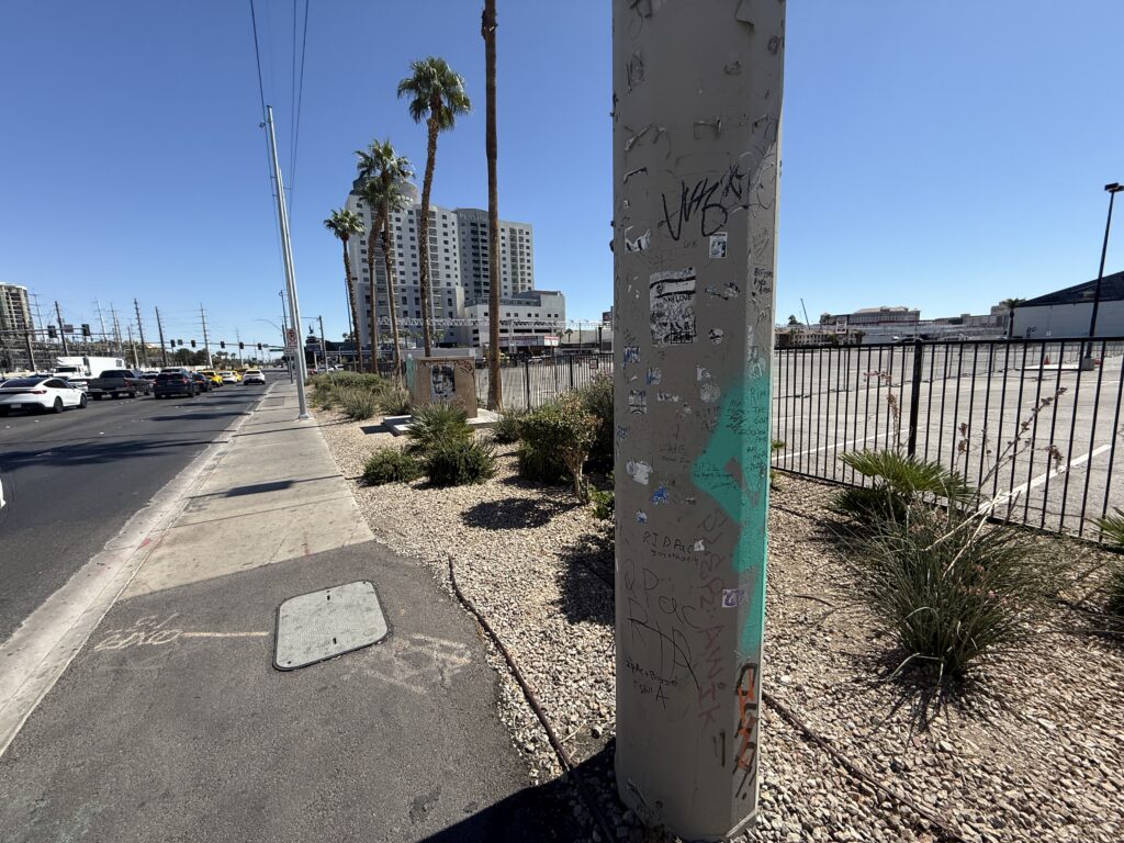 A pole with grafiti on it.