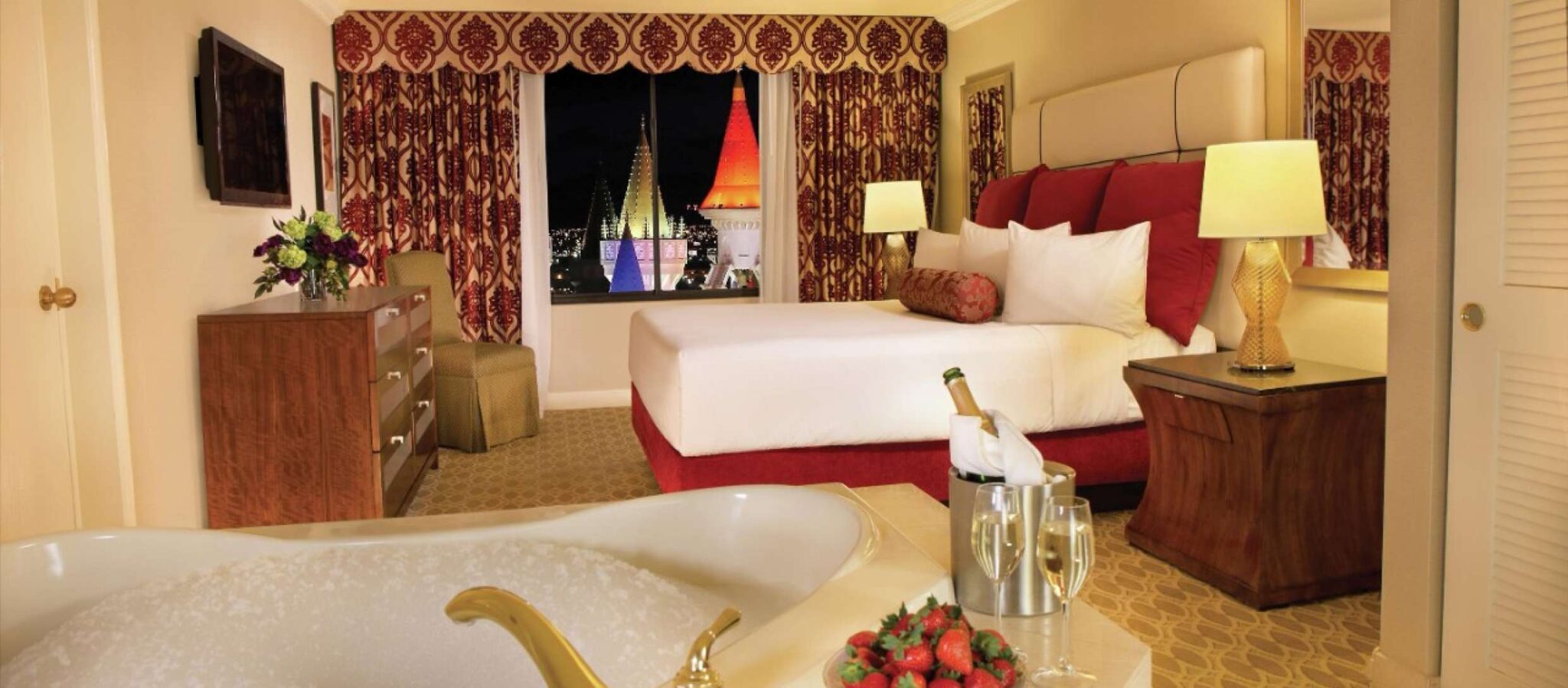 Las Vegas Hotel Rooms With a Jetted, Deep Soaking, or 2 Person Tub
