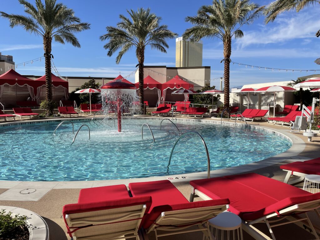 Pool with a fountain at Resorts World