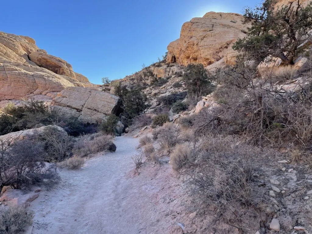 calico tanks trail with rock formations on either side