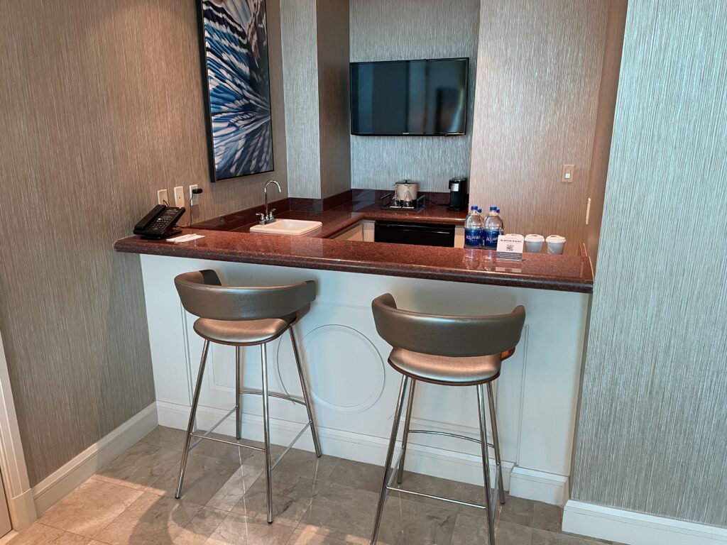 Wet Bar with 2 stools