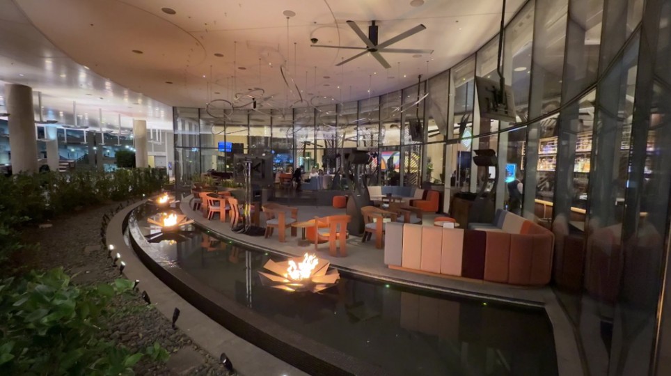 Outdoor patio at Vice Versa. 