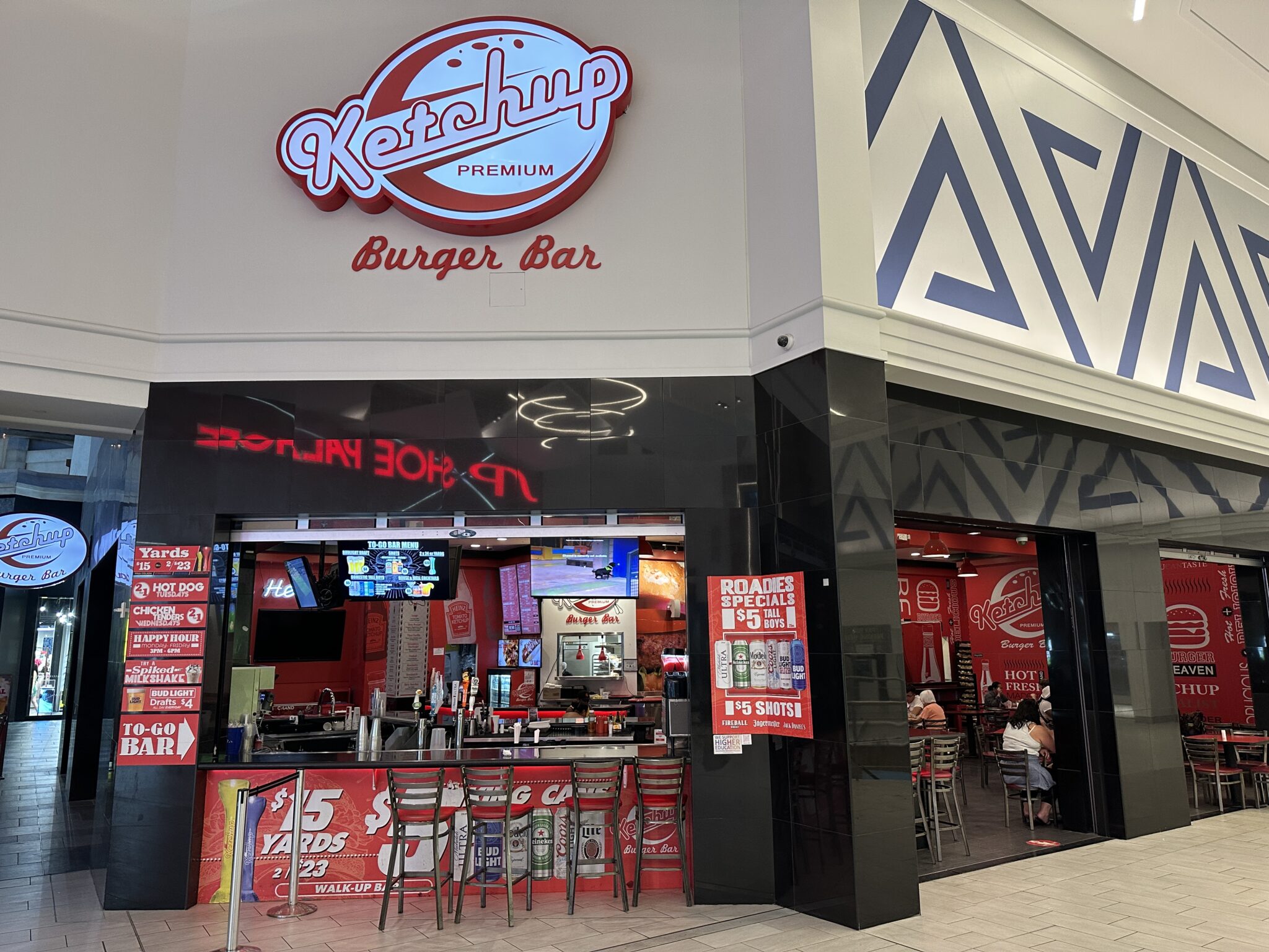 Cheap Drinks & Happy Hours on the Strip 2023