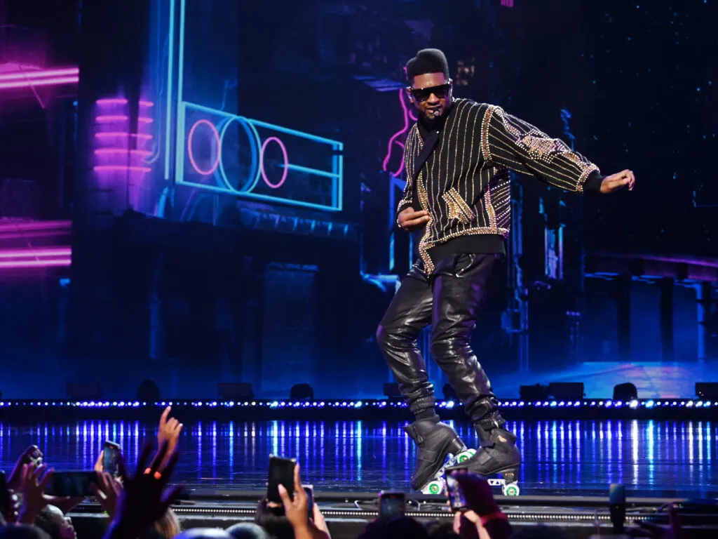 Usher dances on stage