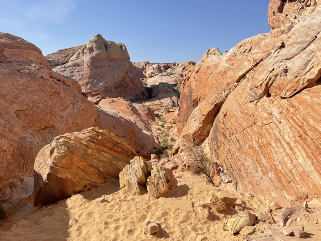 Sandy Path surrounded by rock walls on the White Domes trail 