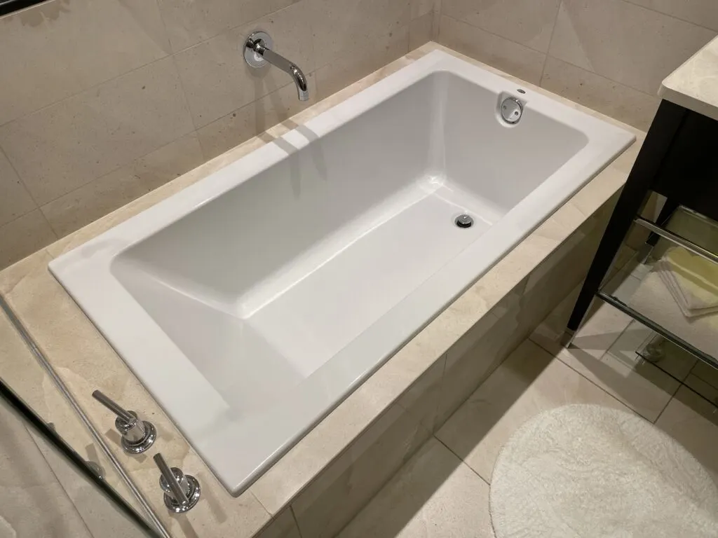 Close up photo of the white bathtub