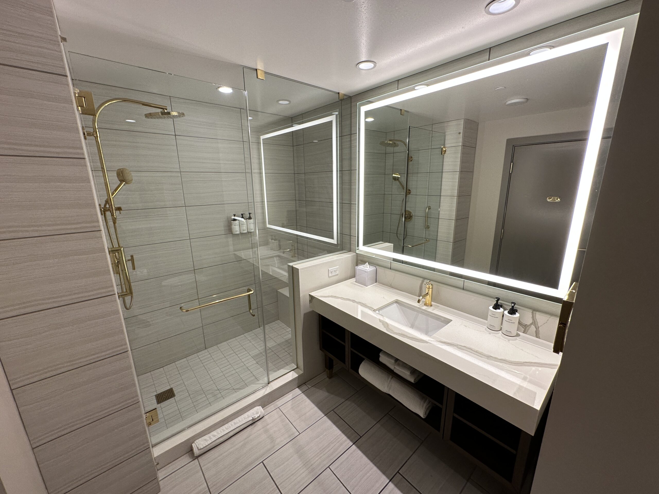 Resorts World Las Vegas - Hilton Deluxe Room Review