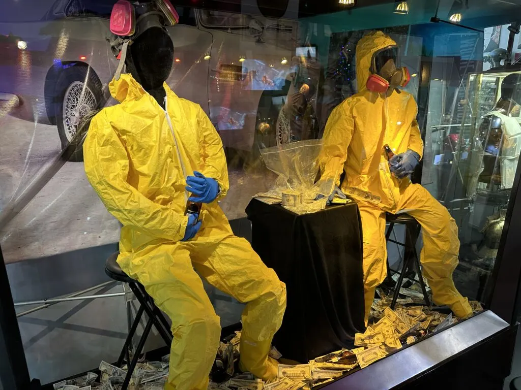 Mannequins wearing the yellow suites that Walt and Jesse wore in Breaking Bad.