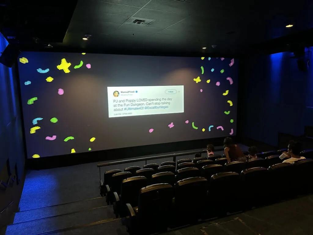 The 4d Experience screen, which is displaying a tweet about the venue which is blurry becasue it isnt being viewed through the 3D glasses. 