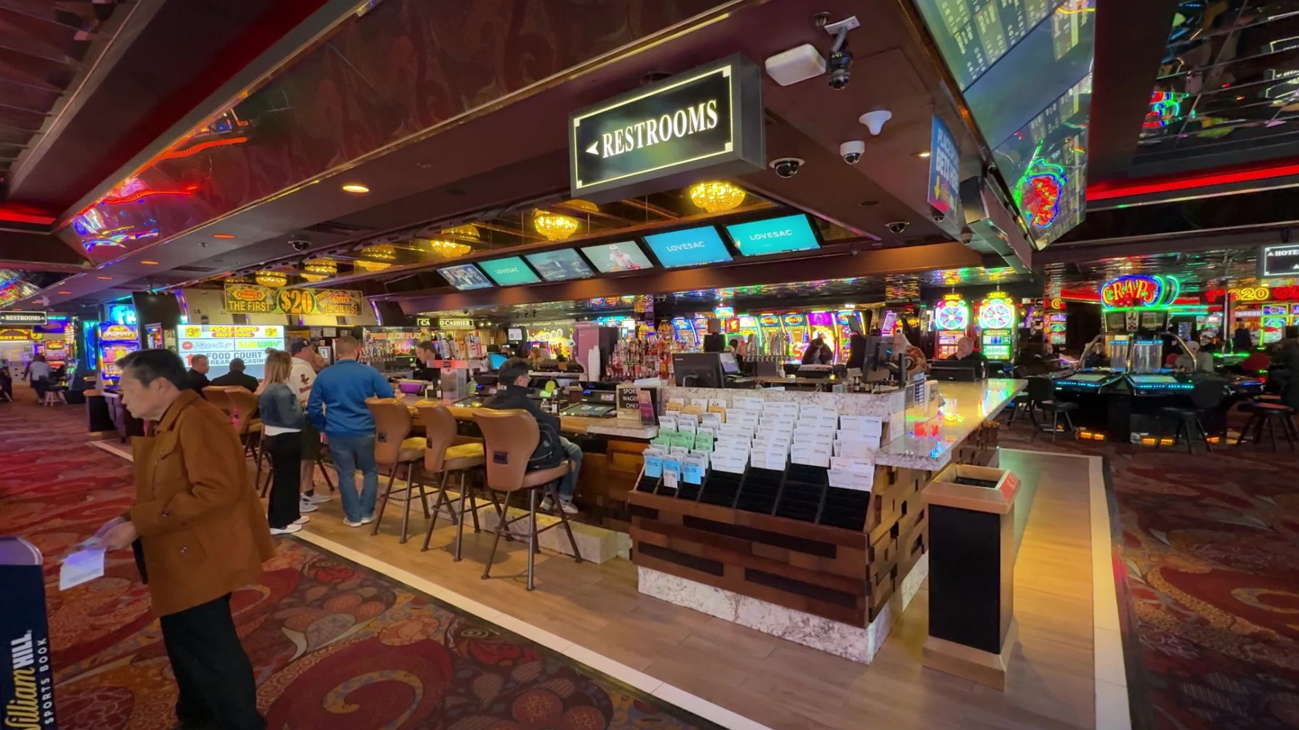 The bar, which is positioned in the middle of the casino floor.