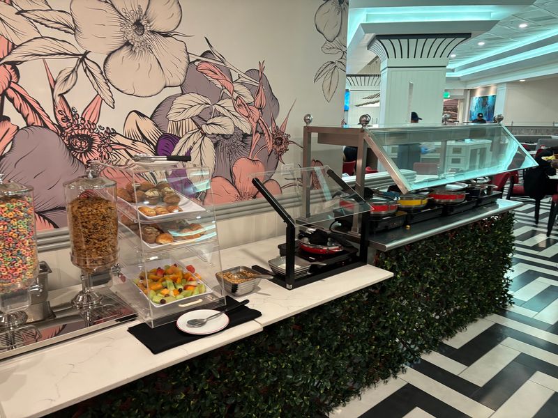 STRAT's Breaksfast Buffet . 