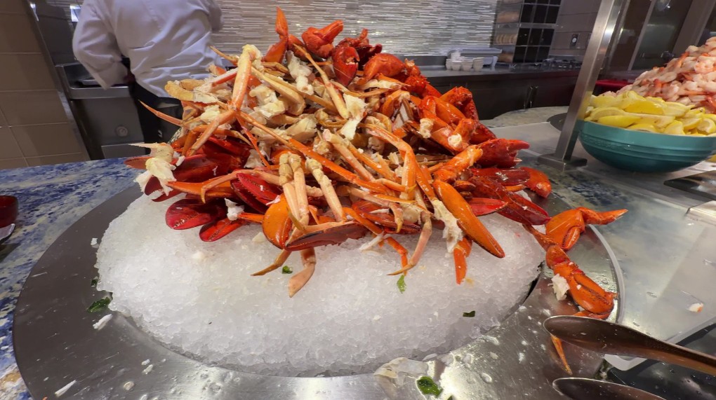 A pile of cold crab legs on ice. 
