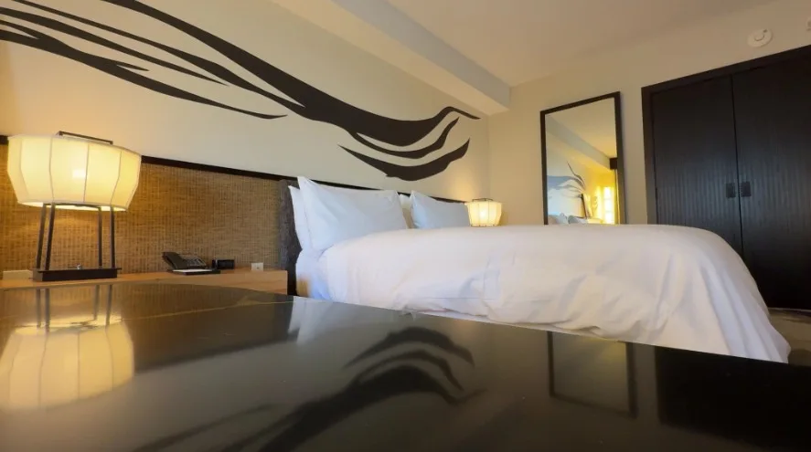 A side profile of the king bed.