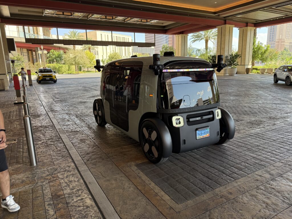 An autonomous Zoox Robotaxi pulling into Resorts World.