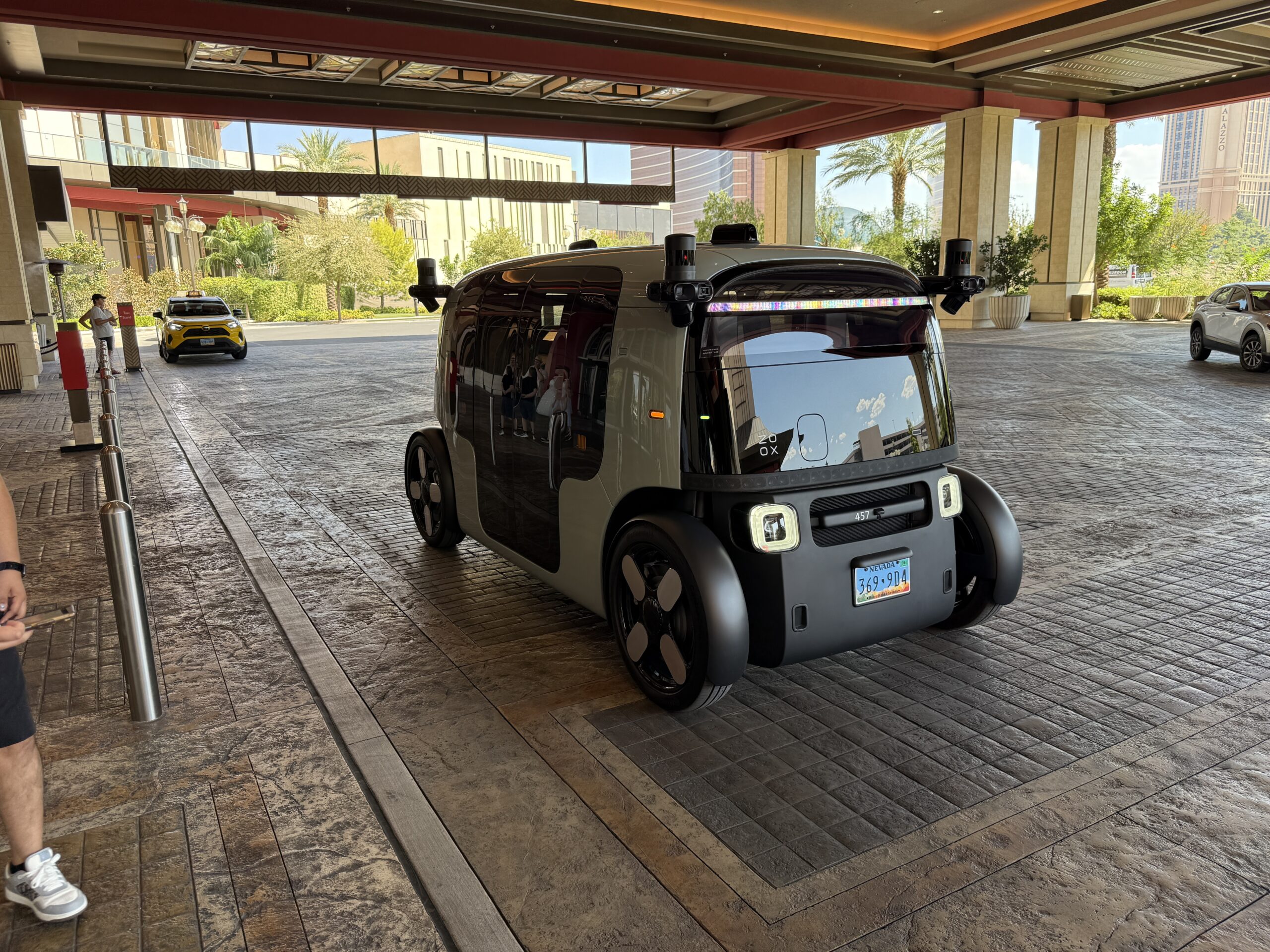 An autonomous Zoox Robotaxi pulling into Resorts World.