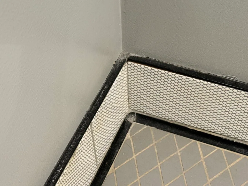 A corner of the bathroom with dust accumulation. 