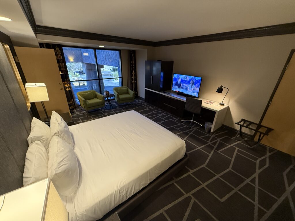 Another angle, which shows the king bed pointing at the TV.