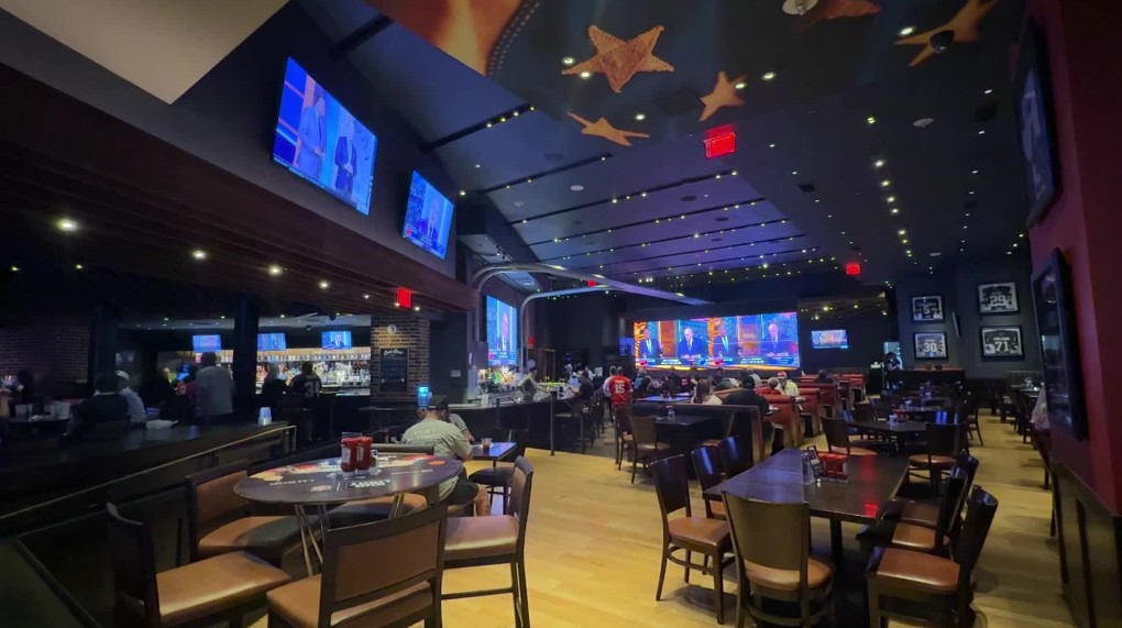 Interior of Public House Las Vegas with plenty of TVs scattered about the room.