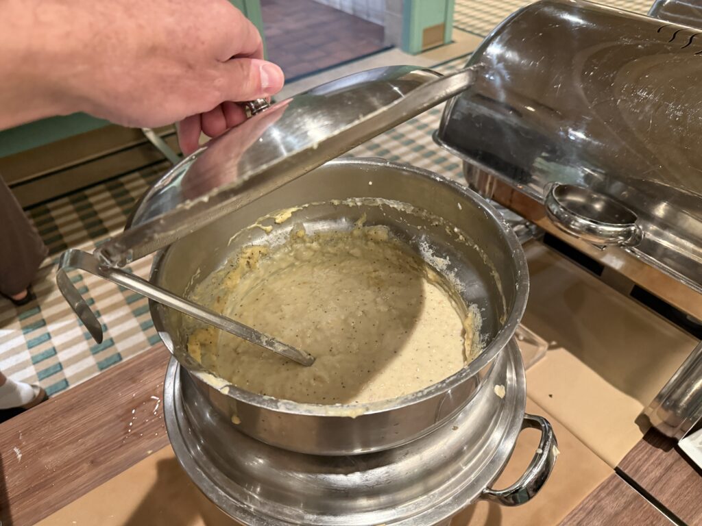 A vat full of gravy. 