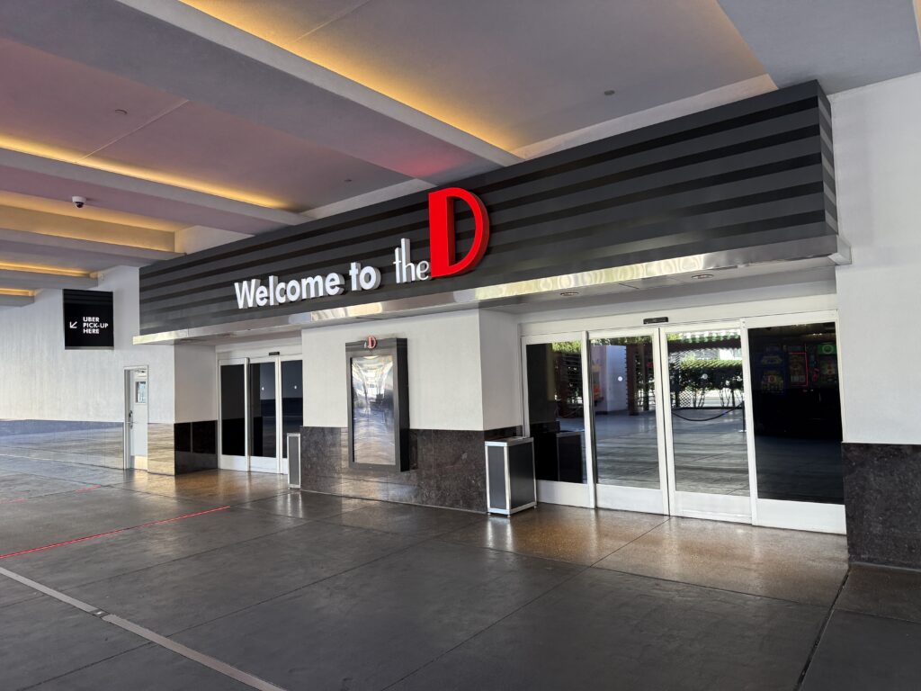 Porte Cochere entryway to the D. Above the doors it says "Weocome to the D".